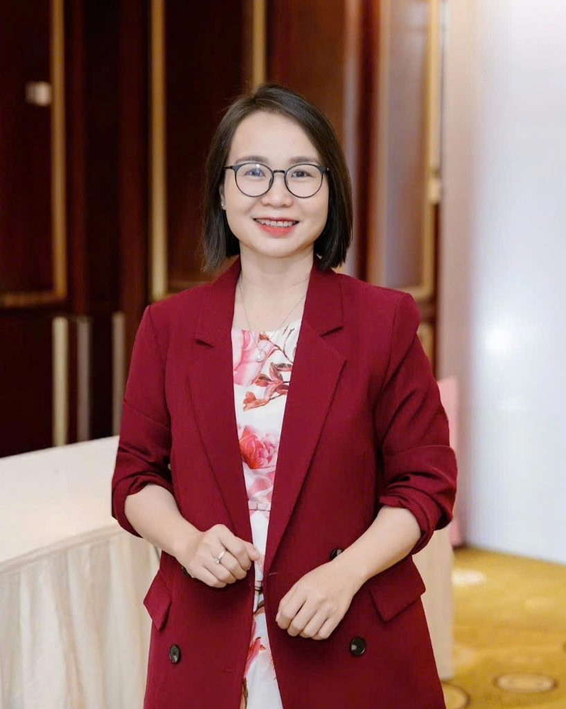 Phạm Hồng Vân - Trainer & Coach